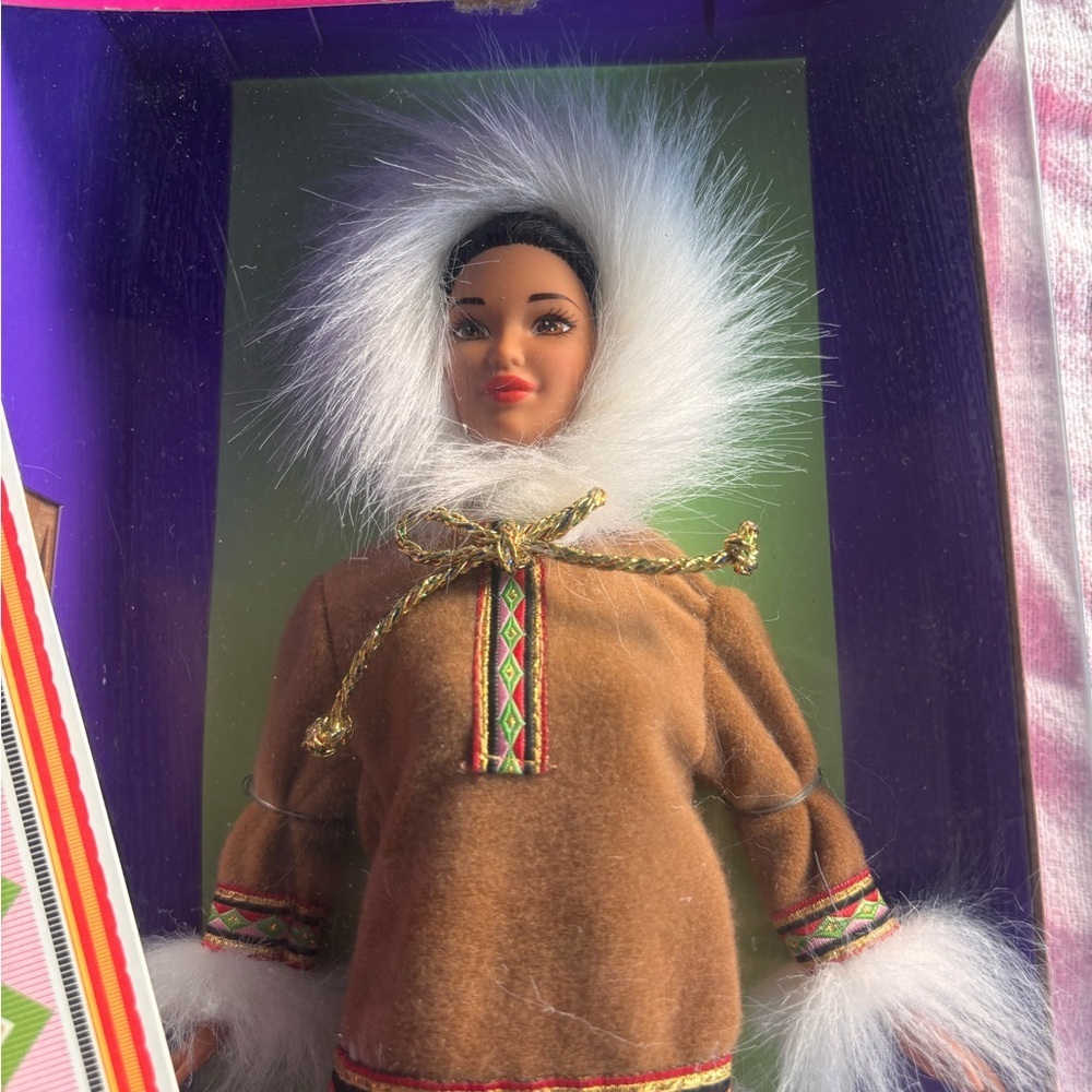 1996 Artic Barbie #16495. Dolls Around The World Collection. NRFB. - Picture 4 of 4